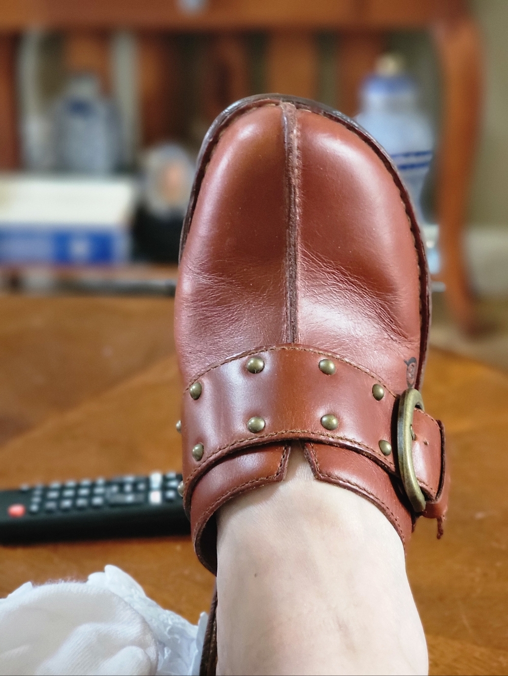 BORN LEATHER CLOGS - Picture 12 of 12